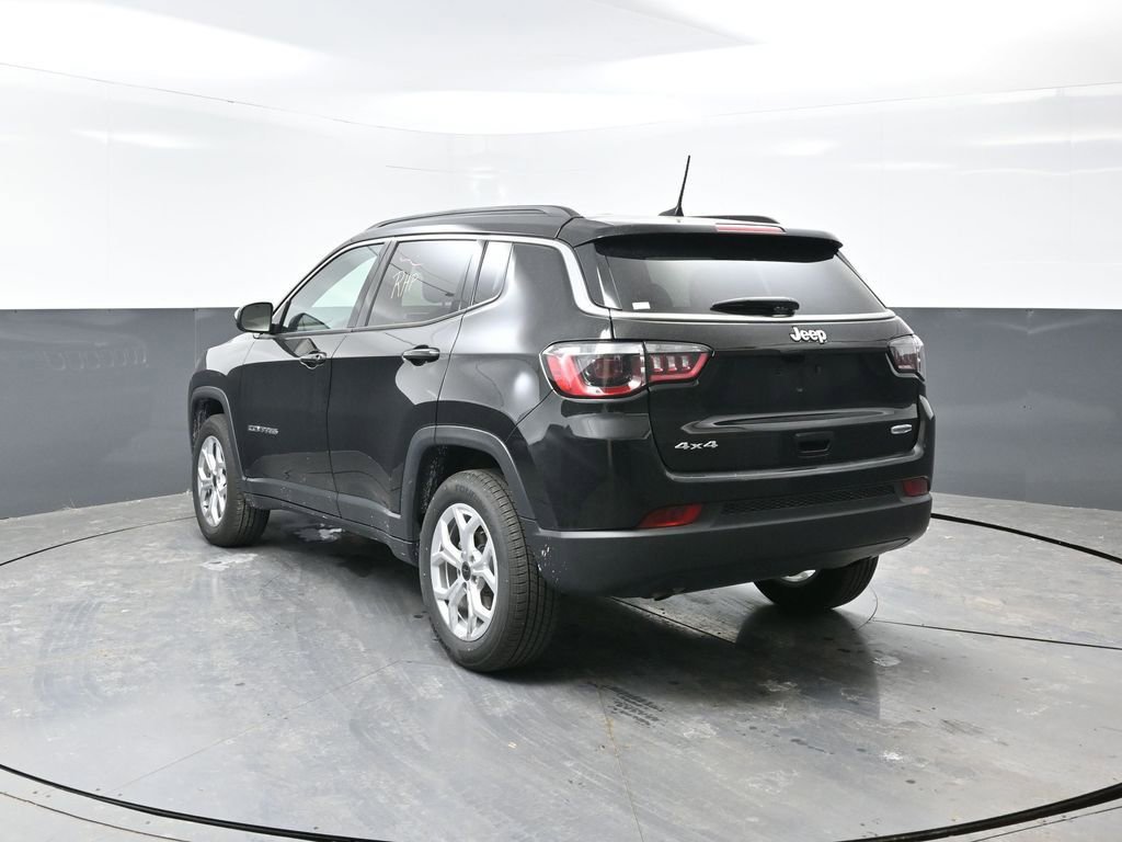 Used 2025 Jeep Compass Latitude image 12