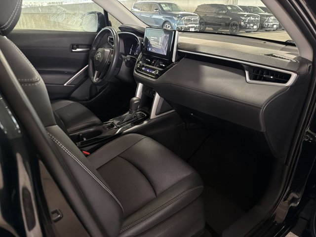 Used 2024 Toyota Corolla Cross XLE FWD image 25