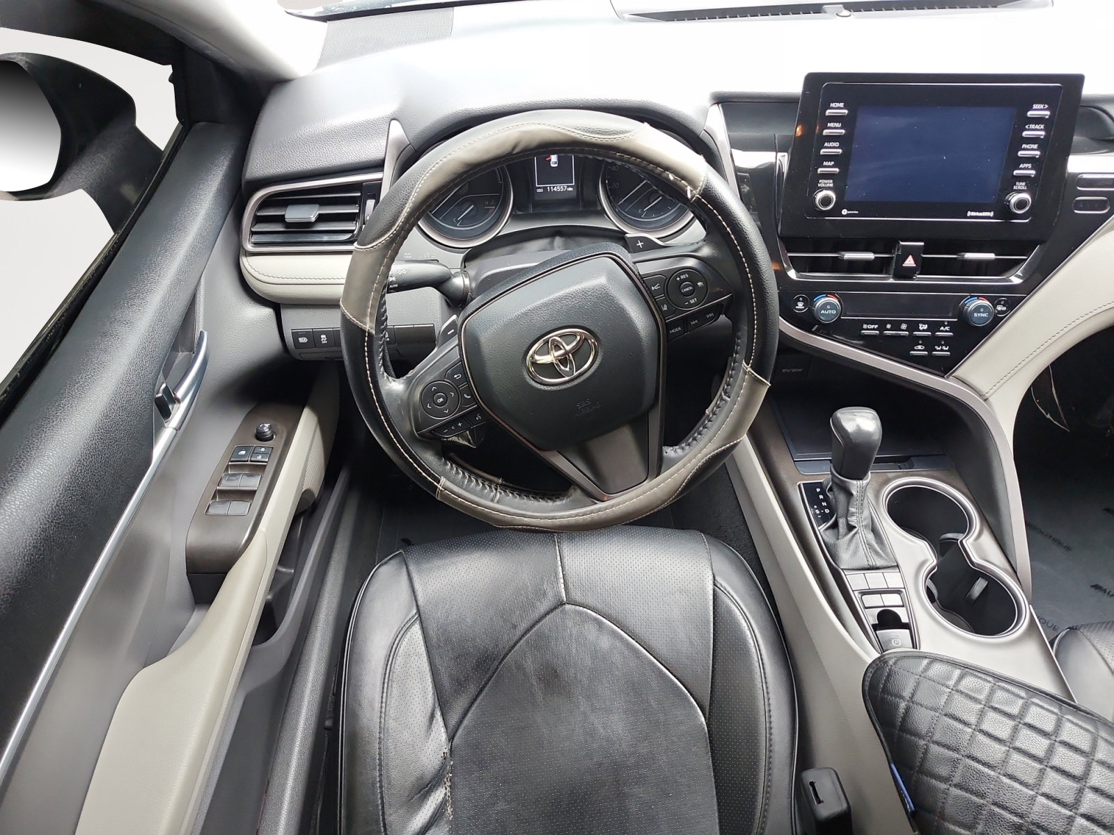 Used 2022 Toyota Camry SE FWD image 11