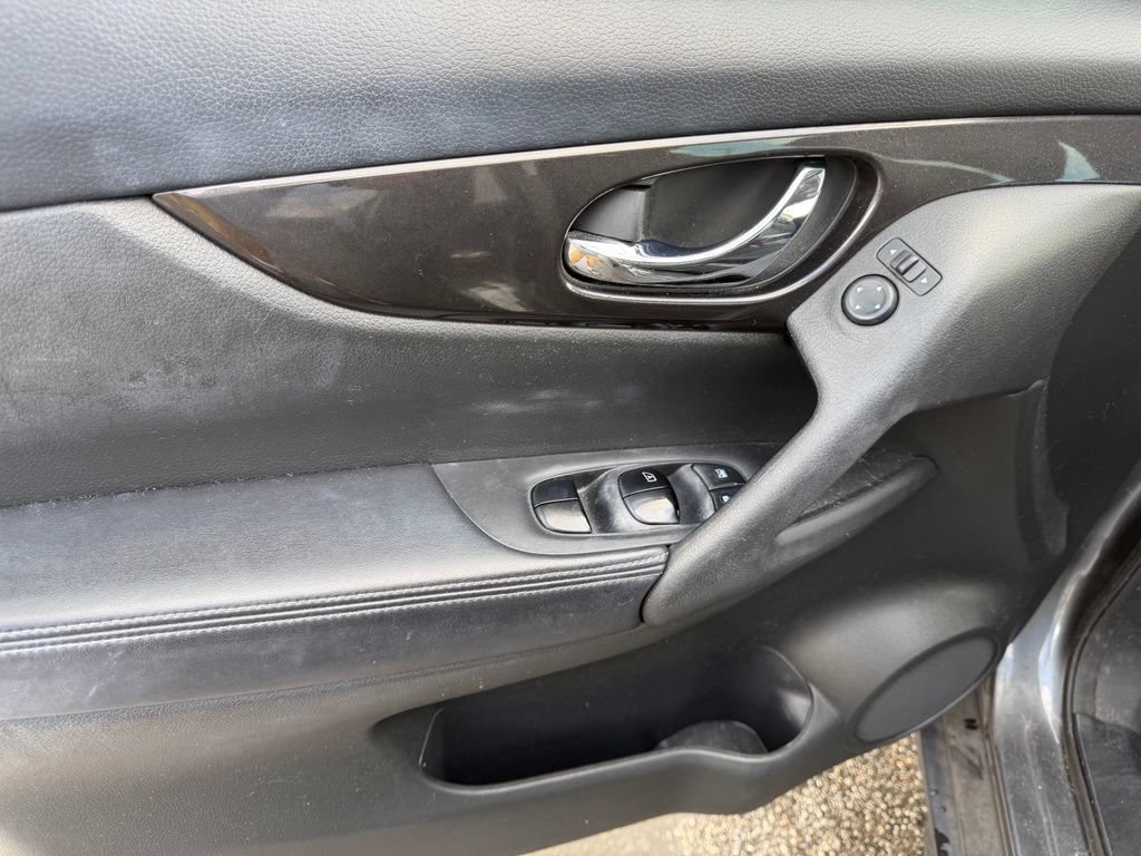 Used 2018 Nissan Rogue S FWD image 22