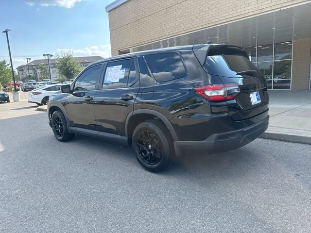 Used 2023 Honda Pilot LX image 2