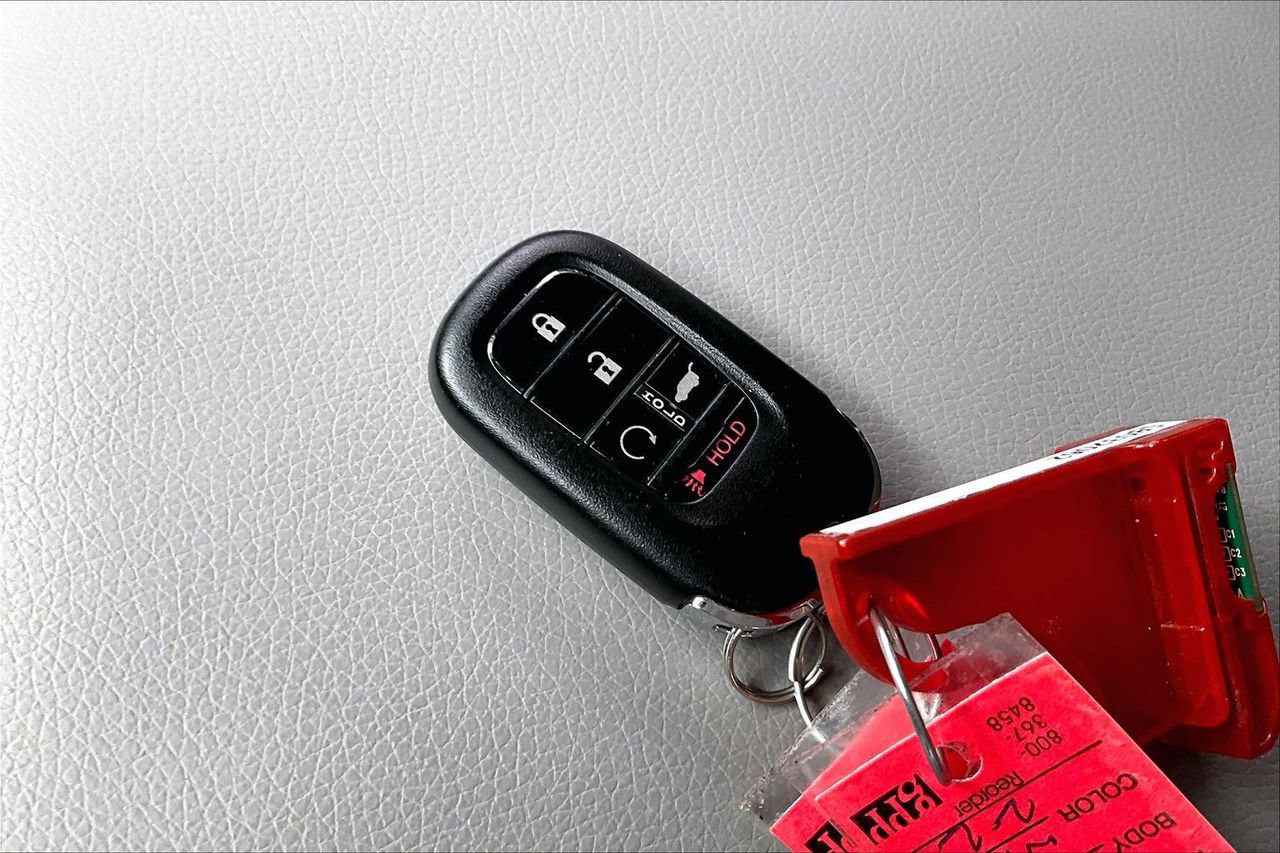 Used 2025 Honda Pilot Touring image 35