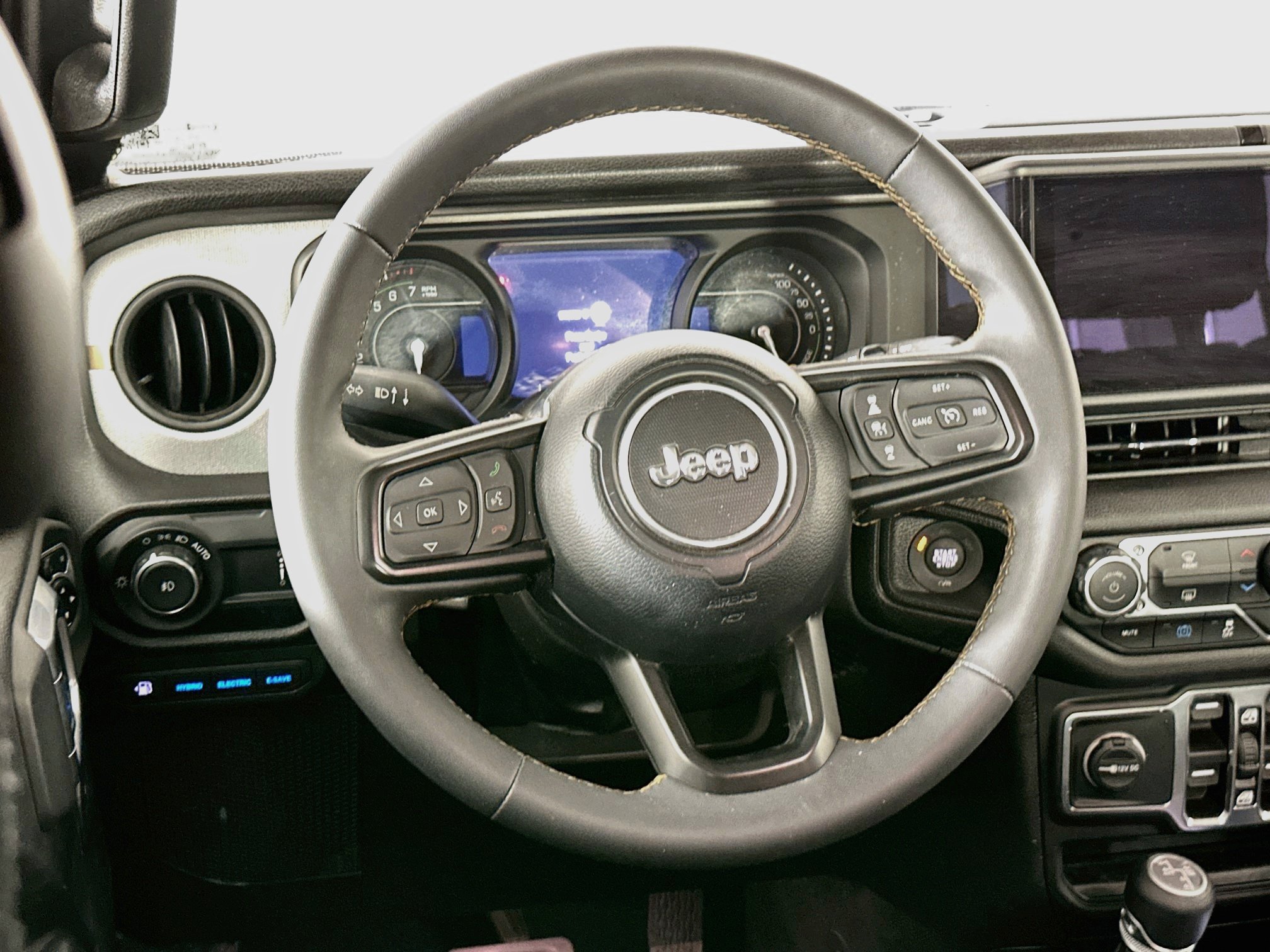 Used 2024 Jeep Wrangler Unlimited w/ LED Headlamp & Fog Lamp Group AWD/4WD image 17