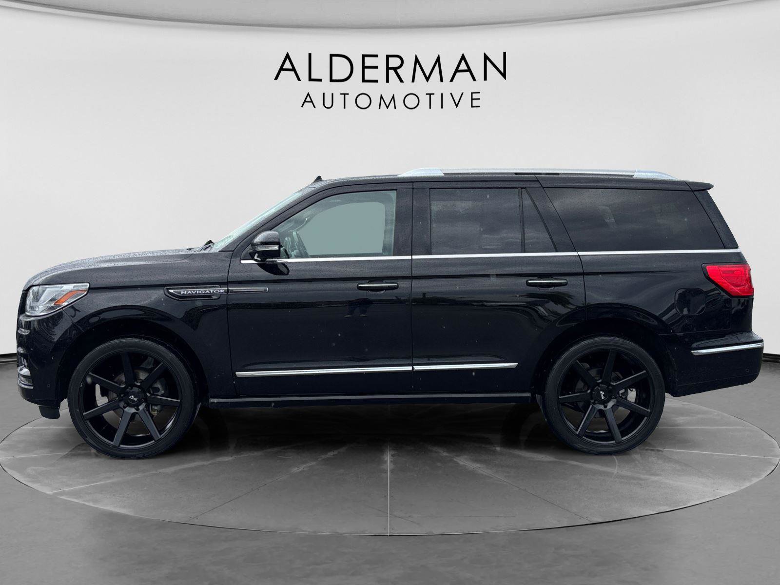 Used 2021 Lincoln Navigator Reserve w/ Equipment Group 208A AWD/4WD image 2