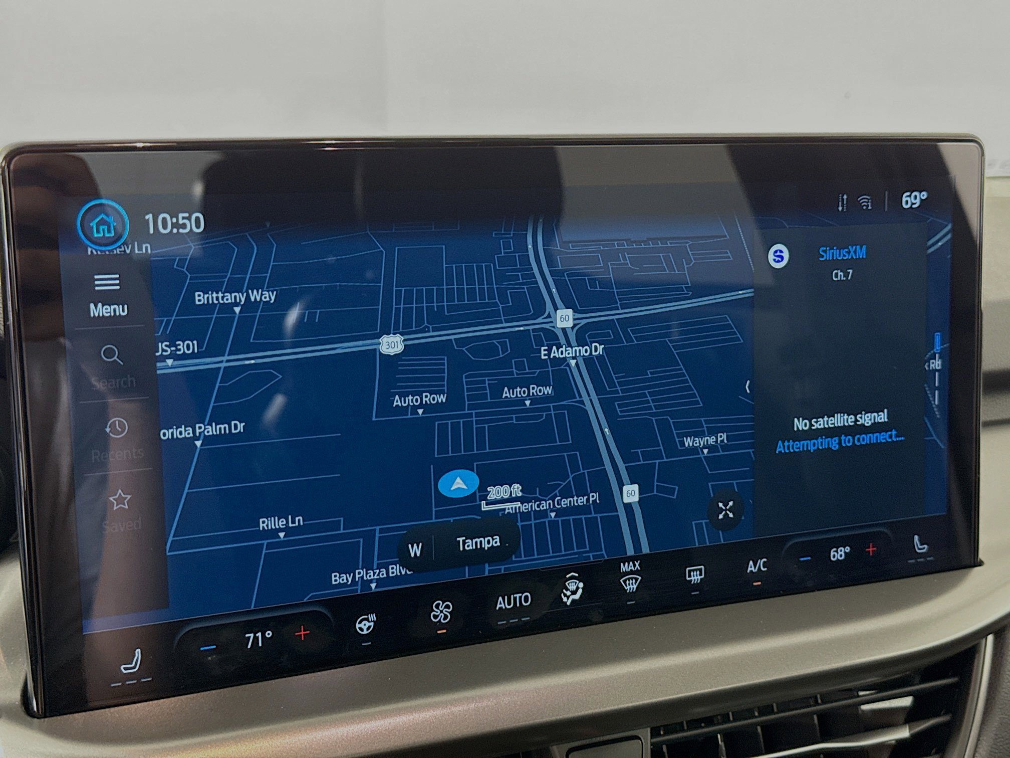 Used 2025 Ford Escape SE w/ Class II Trailer Tow Package image 45