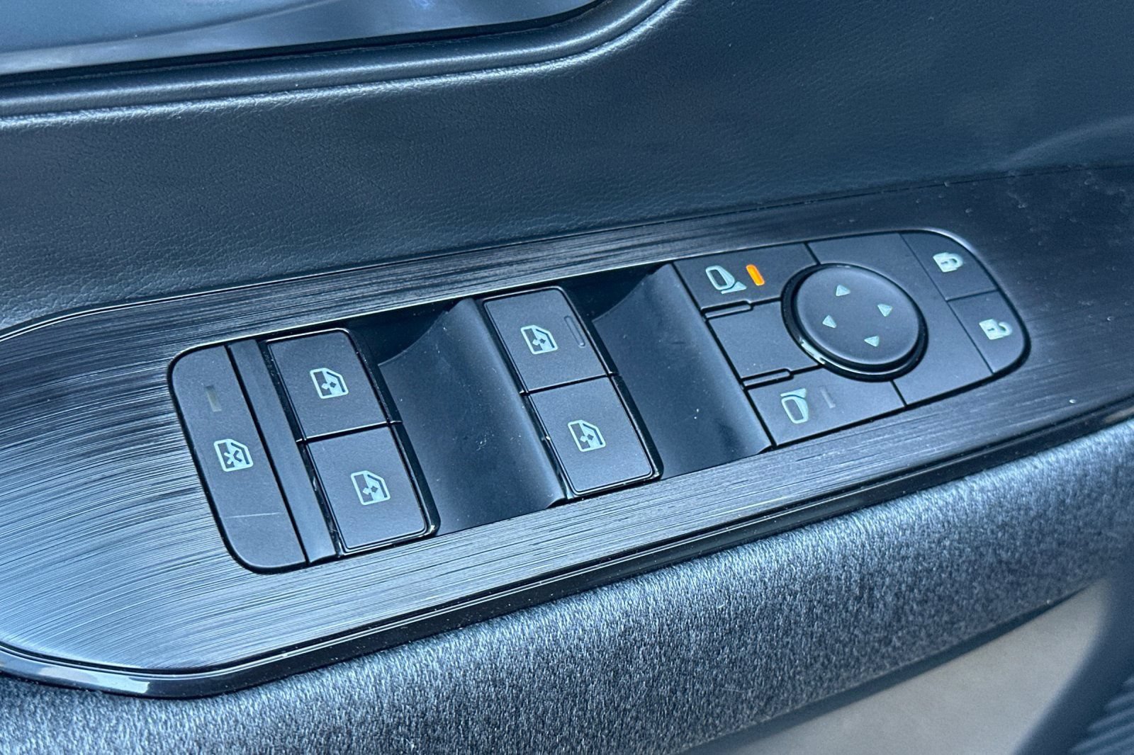 New 2026 Nissan Kicks SV AWD/4WD image 13