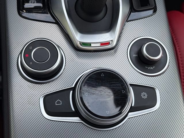 Used 2023 Alfa Romeo Stelvio Veloce AWD/4WD image 34