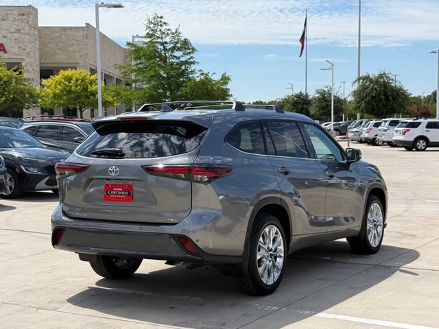 Used 2025 Toyota Highlander Limited FWD image 4
