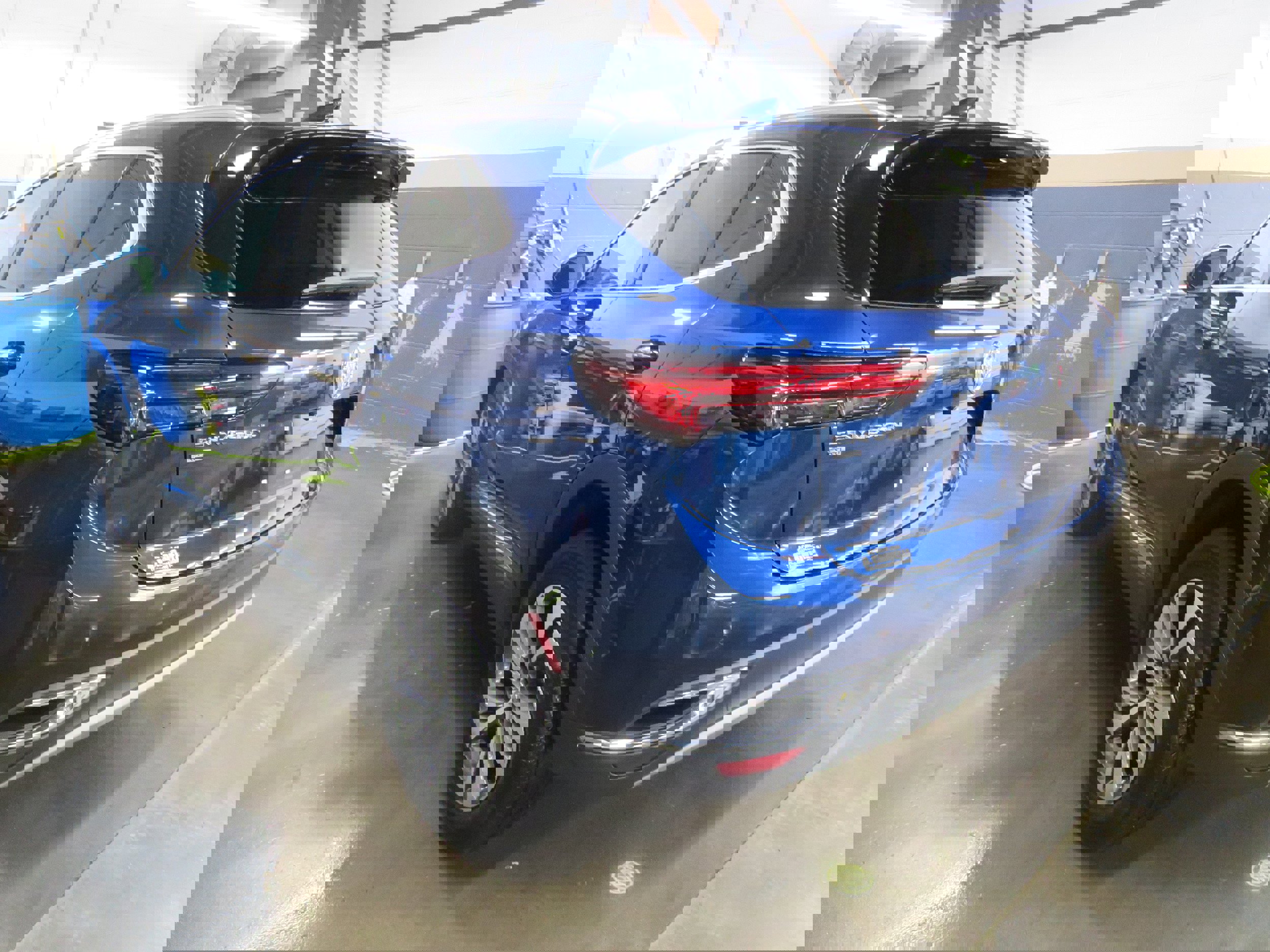 Used 2023 Buick Envision Essence image 4