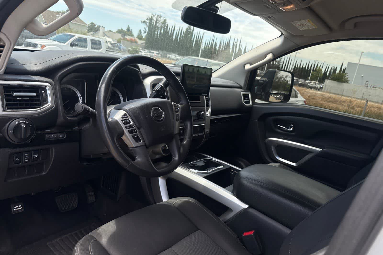Used 2017 Nissan Titan SV AWD/4WD image 14