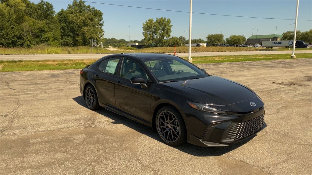 New 2025 Toyota Camry SE image 2