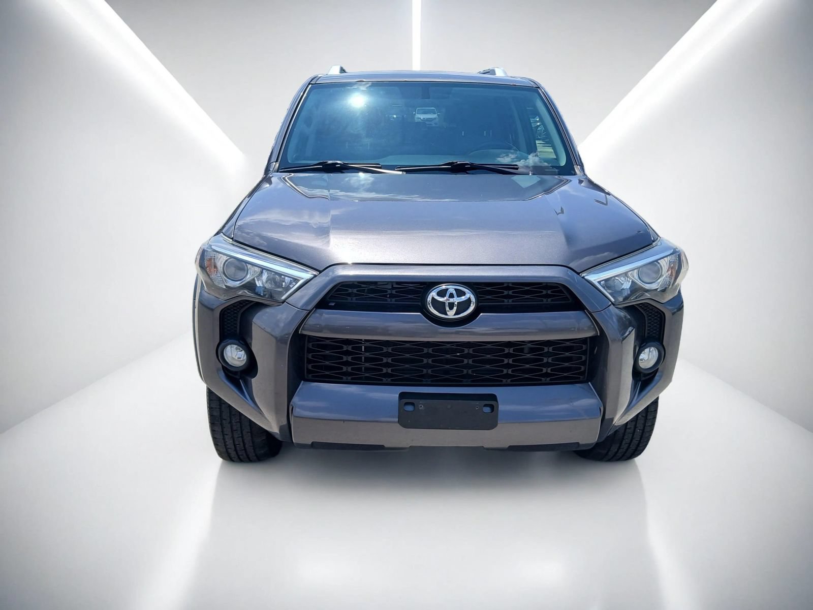 Used 2017 Toyota 4Runner SR5 AWD/4WD image 2