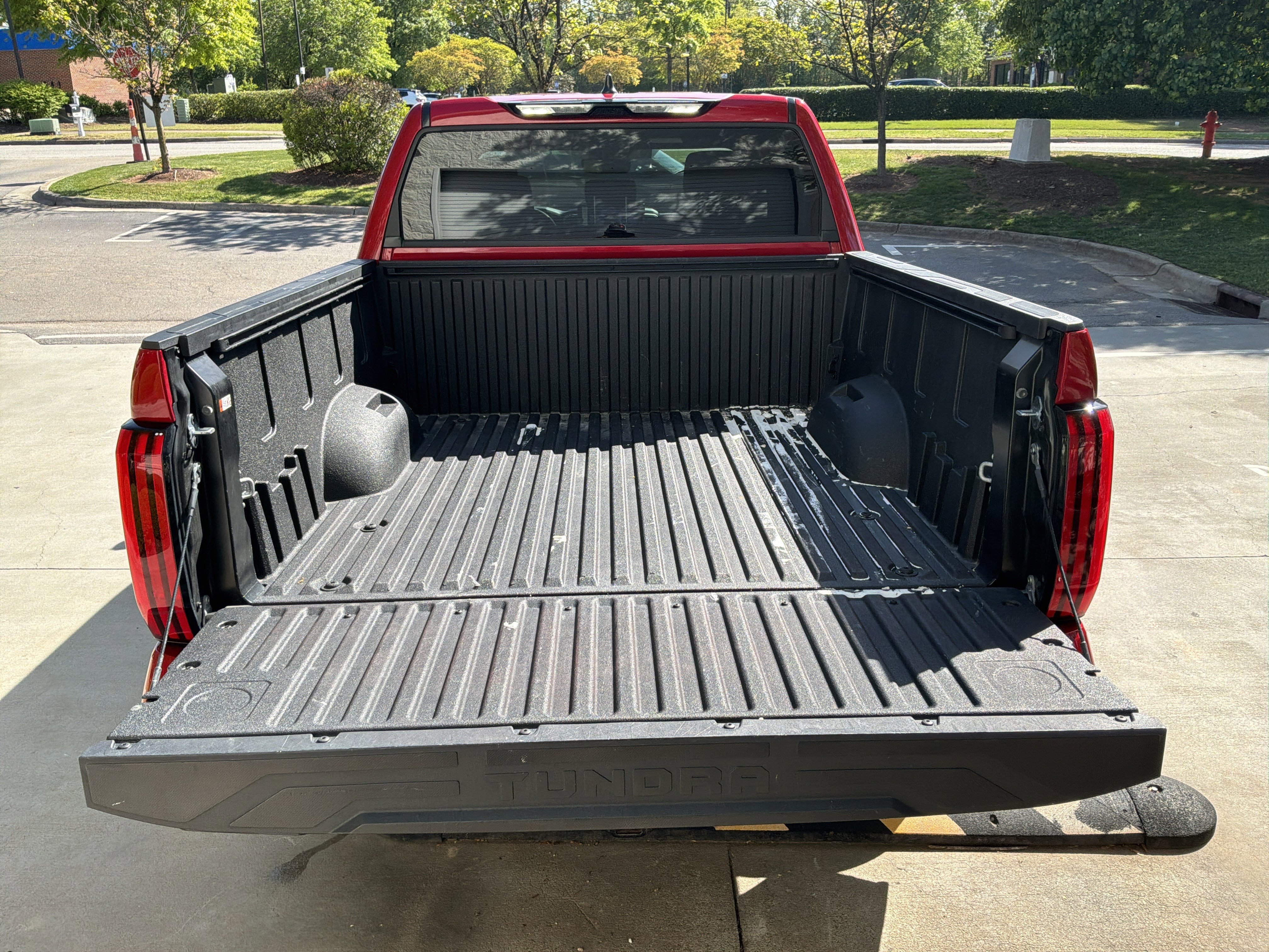 Used 2025 Toyota Tundra Limited AWD/4WD image 31