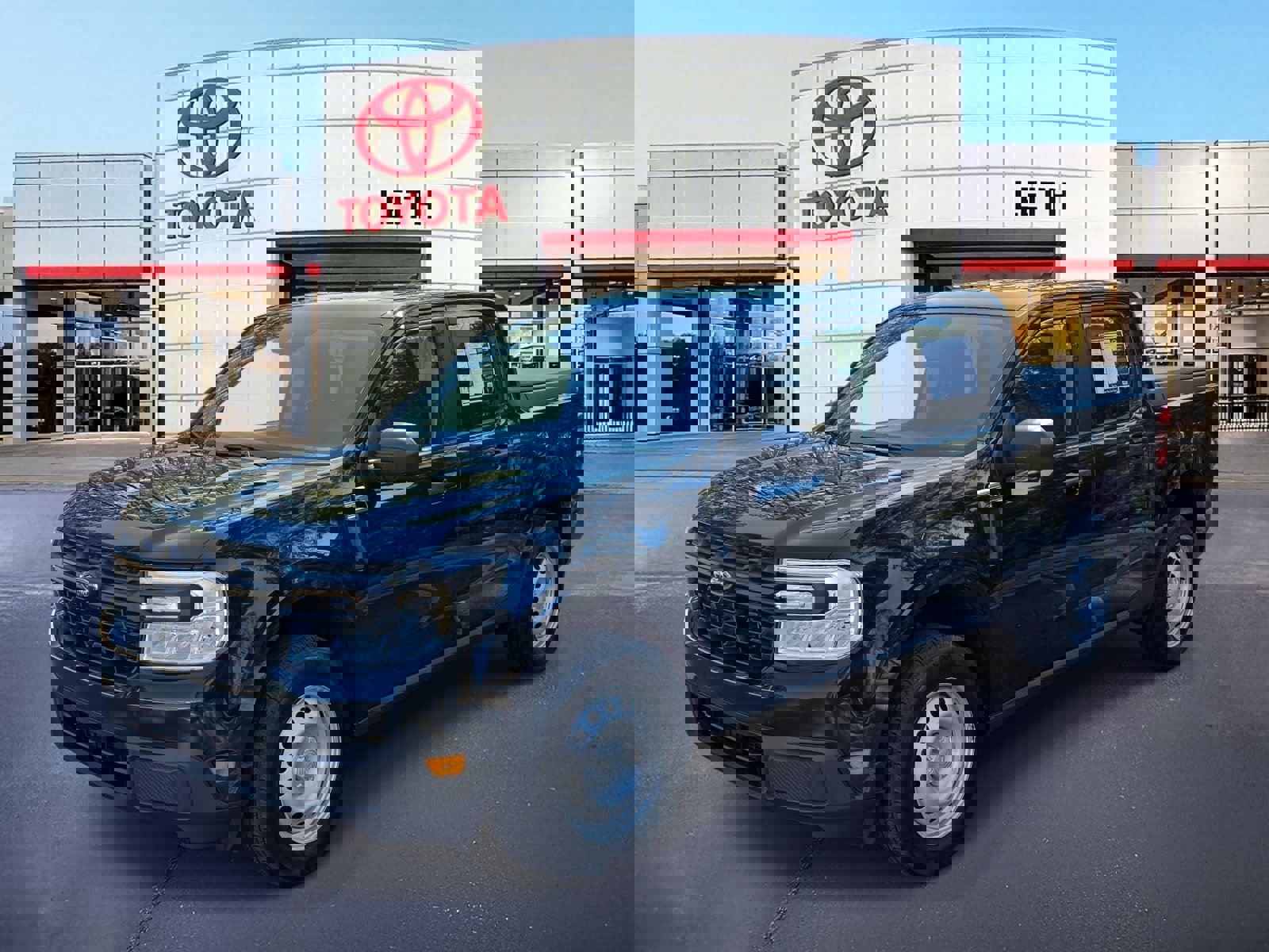 Used 2023 Ford Maverick XL image 1