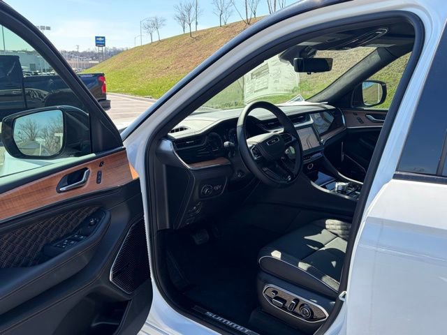 New 2026 Jeep Grand Cherokee L Summit w/ Advanced Protech Group IV AWD/4WD image 16