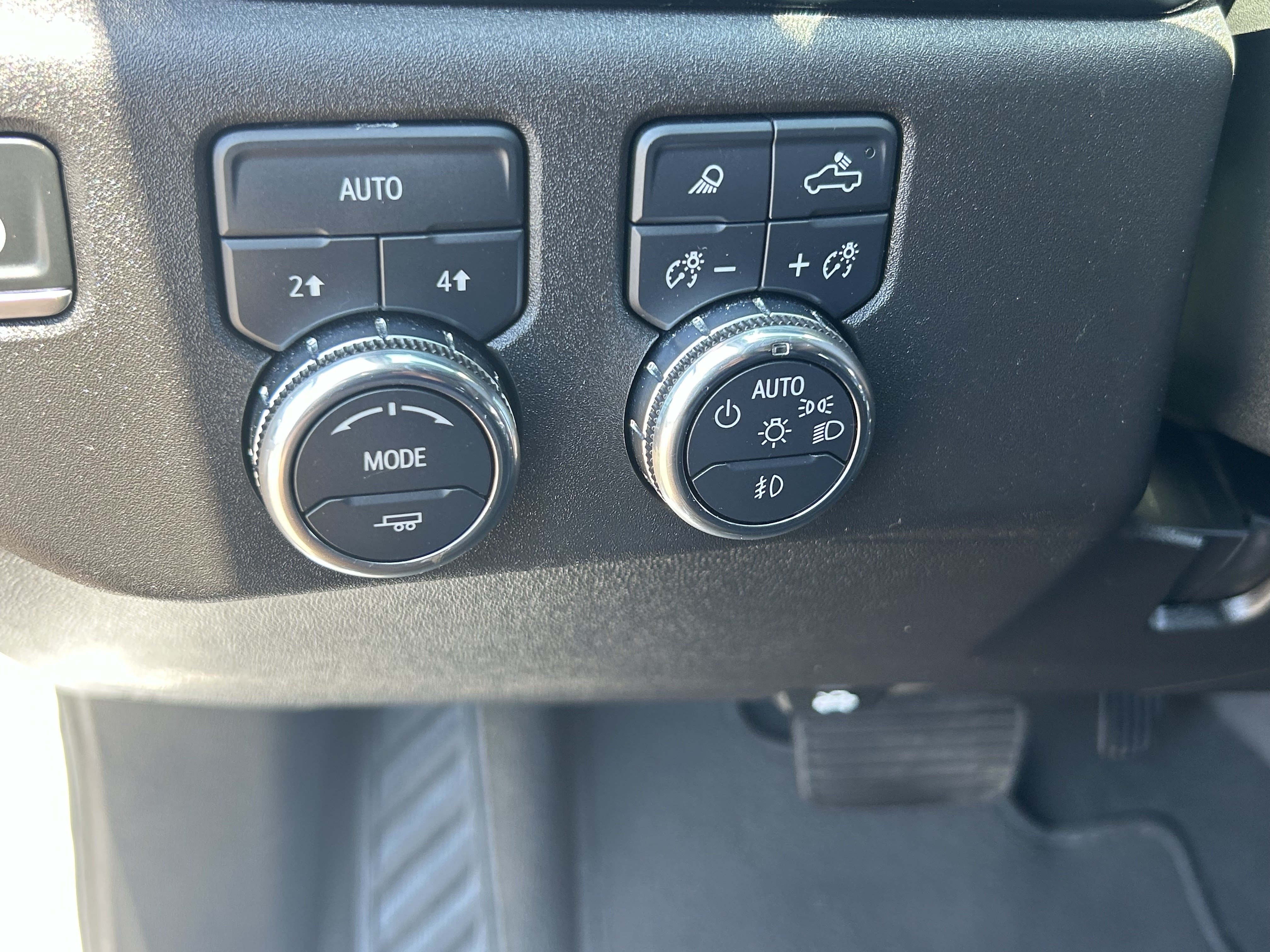 Used 2025 GMC Sierra 1500 SLT AWD/4WD image 30