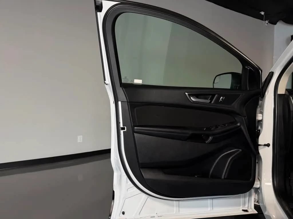 Used 2018 Ford Edge SE FWD image 22