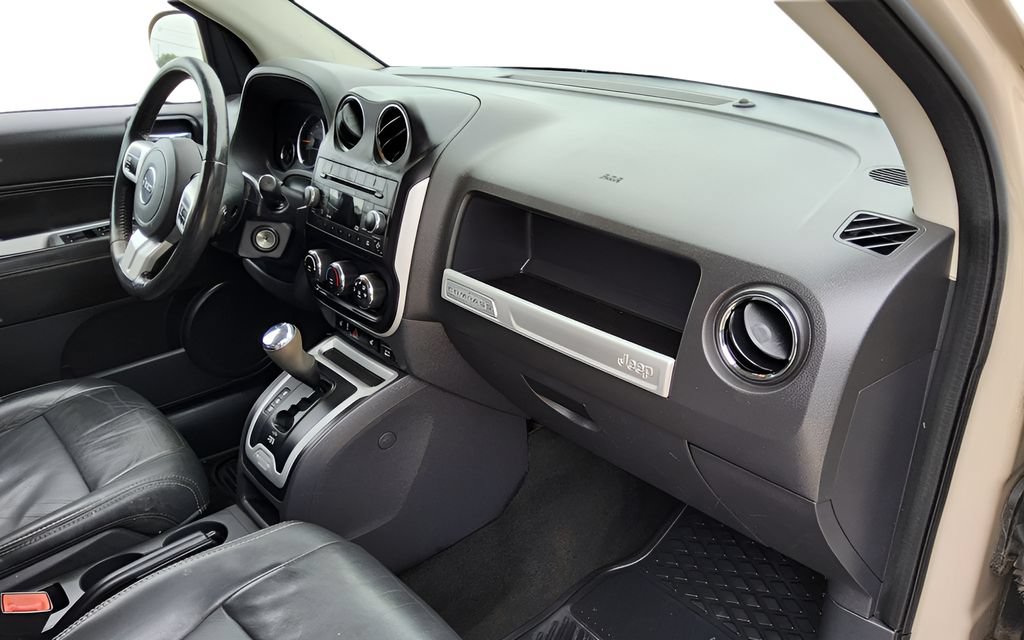 Used 2016 Jeep Compass High Altitude AWD/4WD image 34
