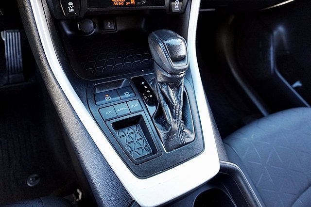 Used 2021 Toyota RAV4 XLE image 30