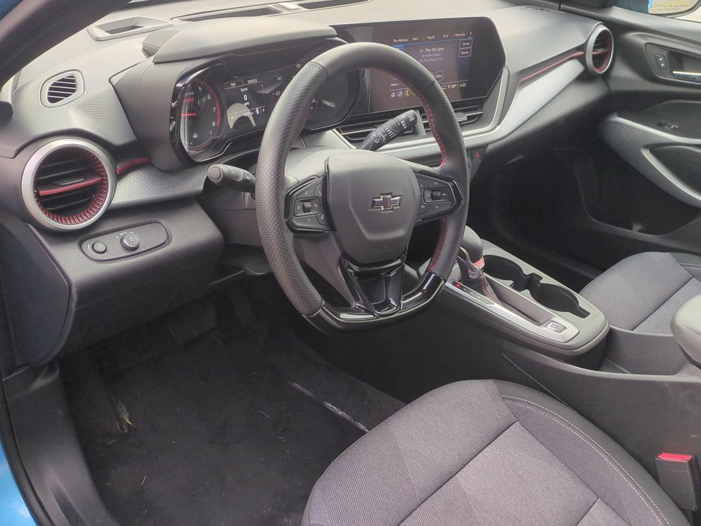 Used 2025 Chevrolet Trax RS w/ Driver Confidence Package FWD image 13