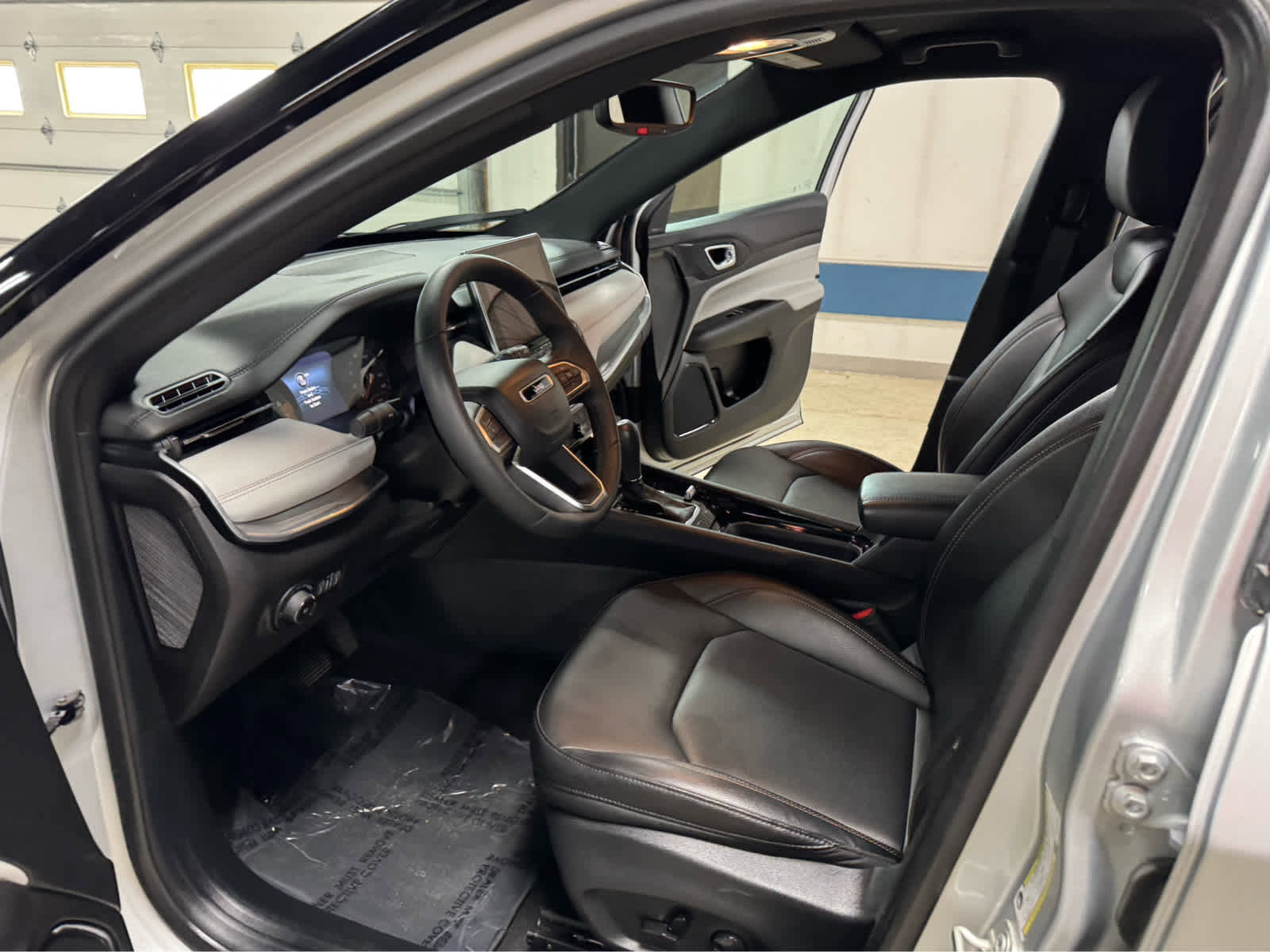 Used 2024 Jeep Compass Limited image 14