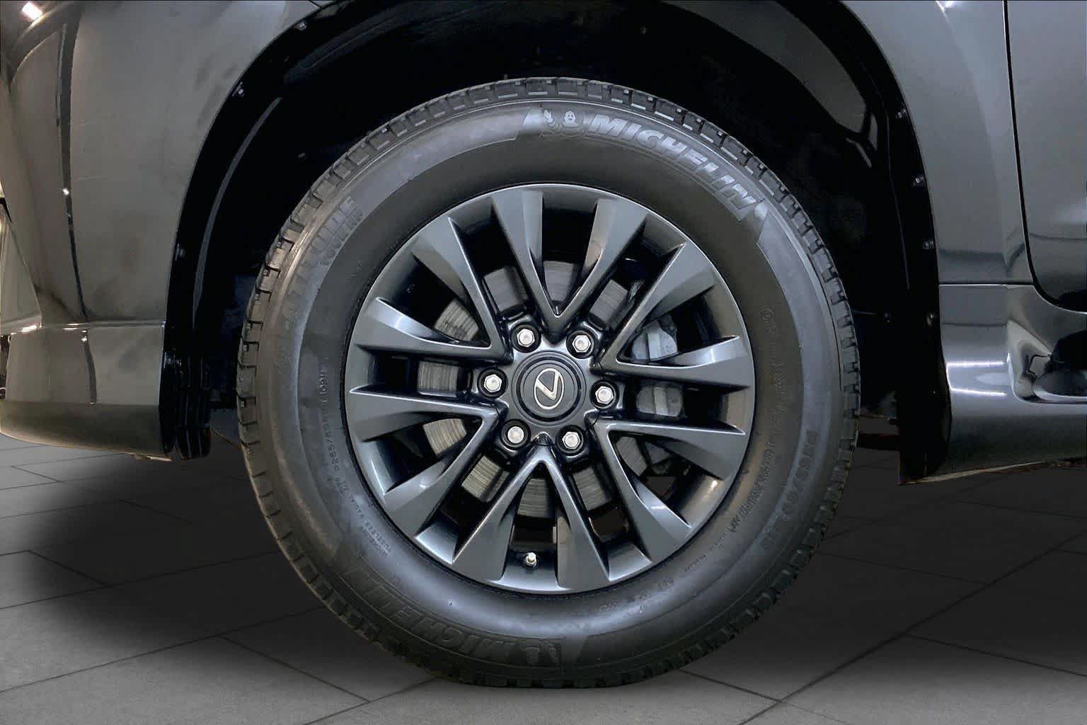 Used 2023 Lexus GX 460 Premium w/ Premium Package AWD/4WD image 10