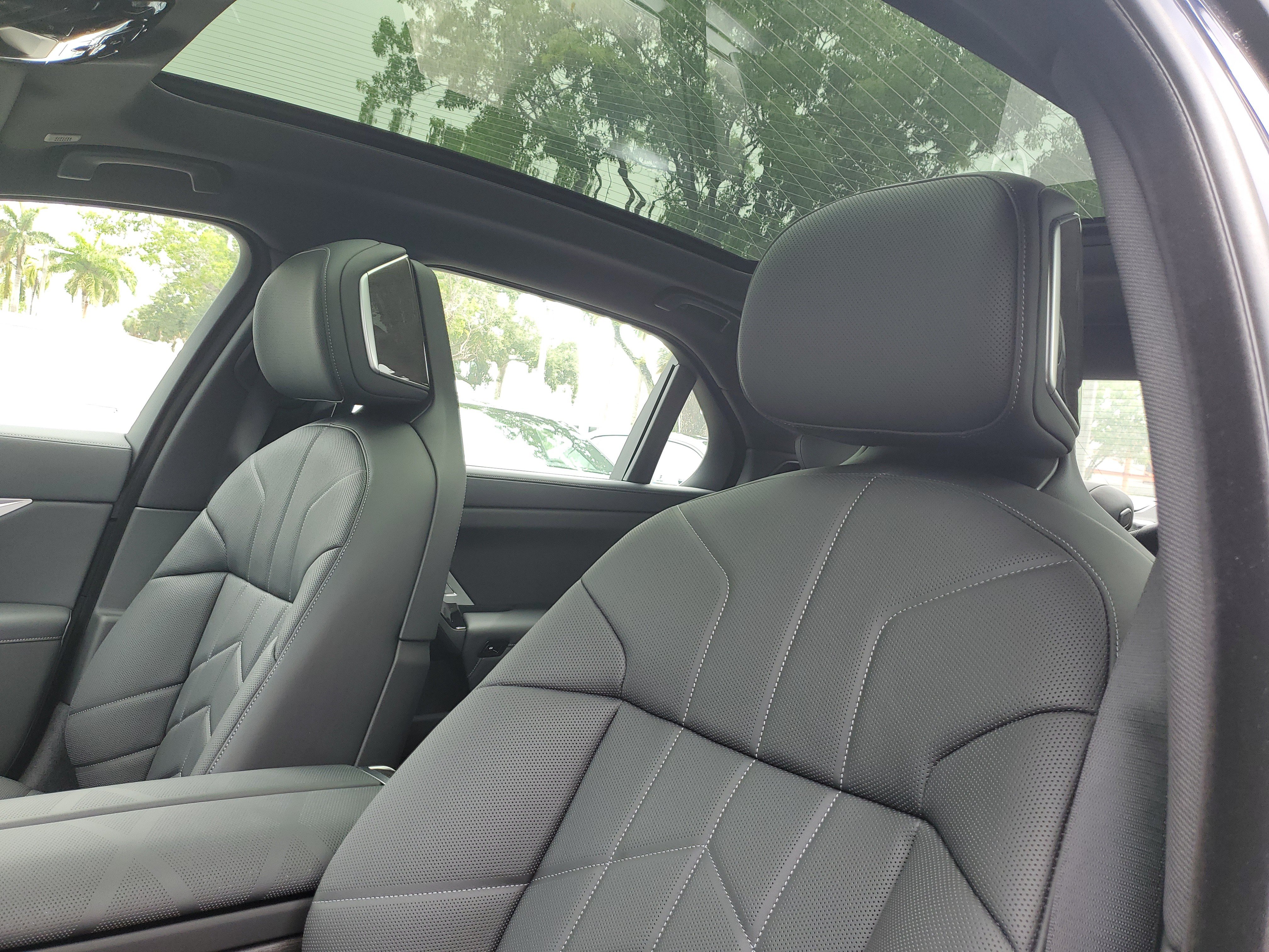 New 2026 BMW 760i xDrive w/ Luxury Rear Seating Package AWD/4WD image 18