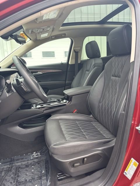 Used 2023 Buick Envision Avenir image 37