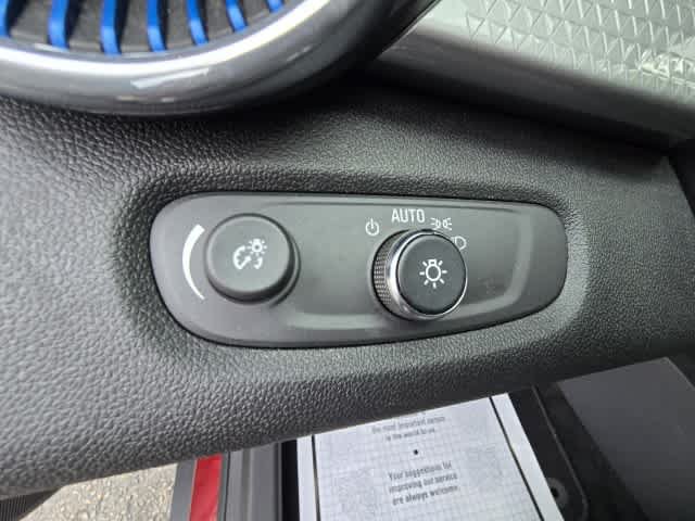 Used 2024 Chevrolet Trax LT FWD image 19