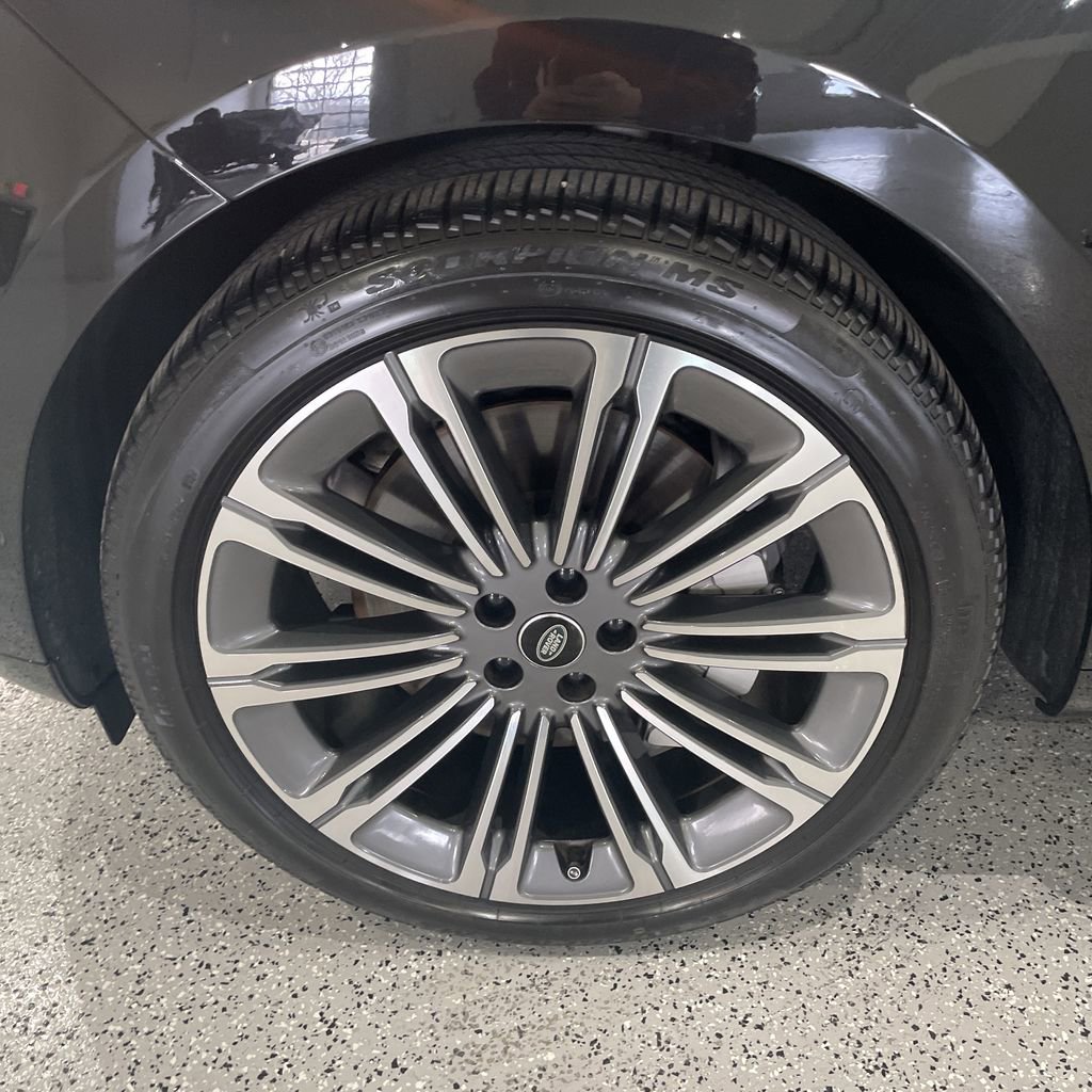 Used 2025 Land Rover Range Rover Long Wheelbase SE image 9