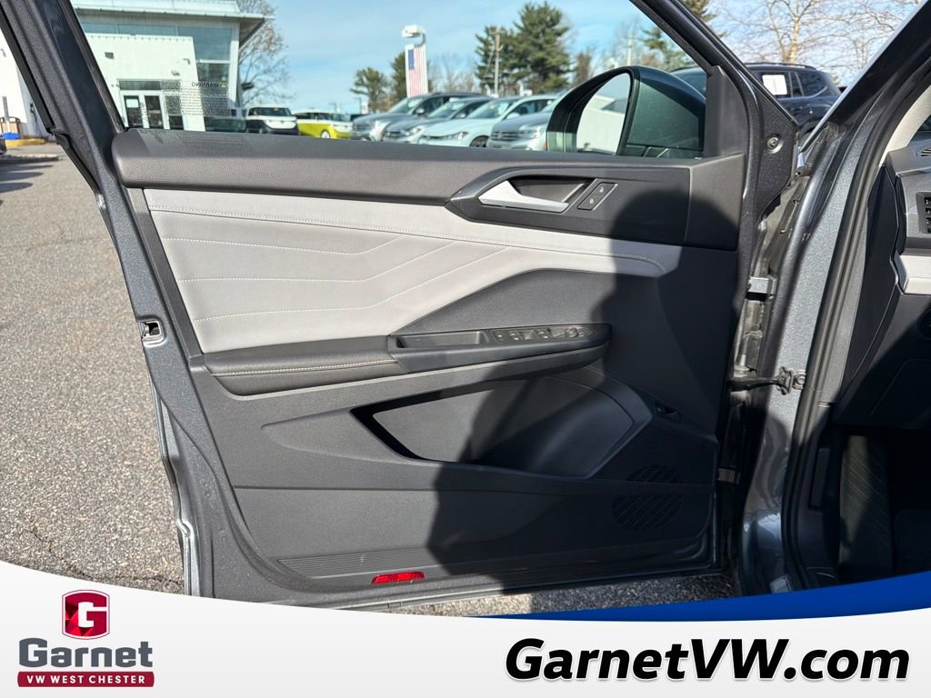 Certified 2024 Volkswagen Taos SEL image 11
