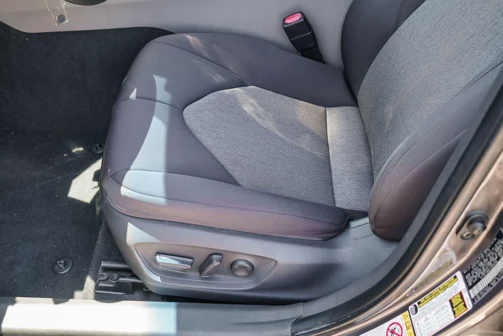 Used 2018 Toyota Camry LE FWD image 20
