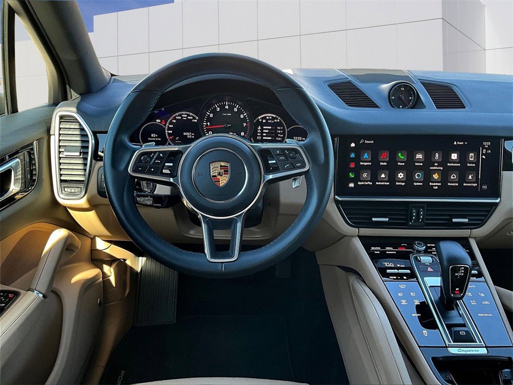Used 2023 Porsche Cayenne Platinum Edition image 13