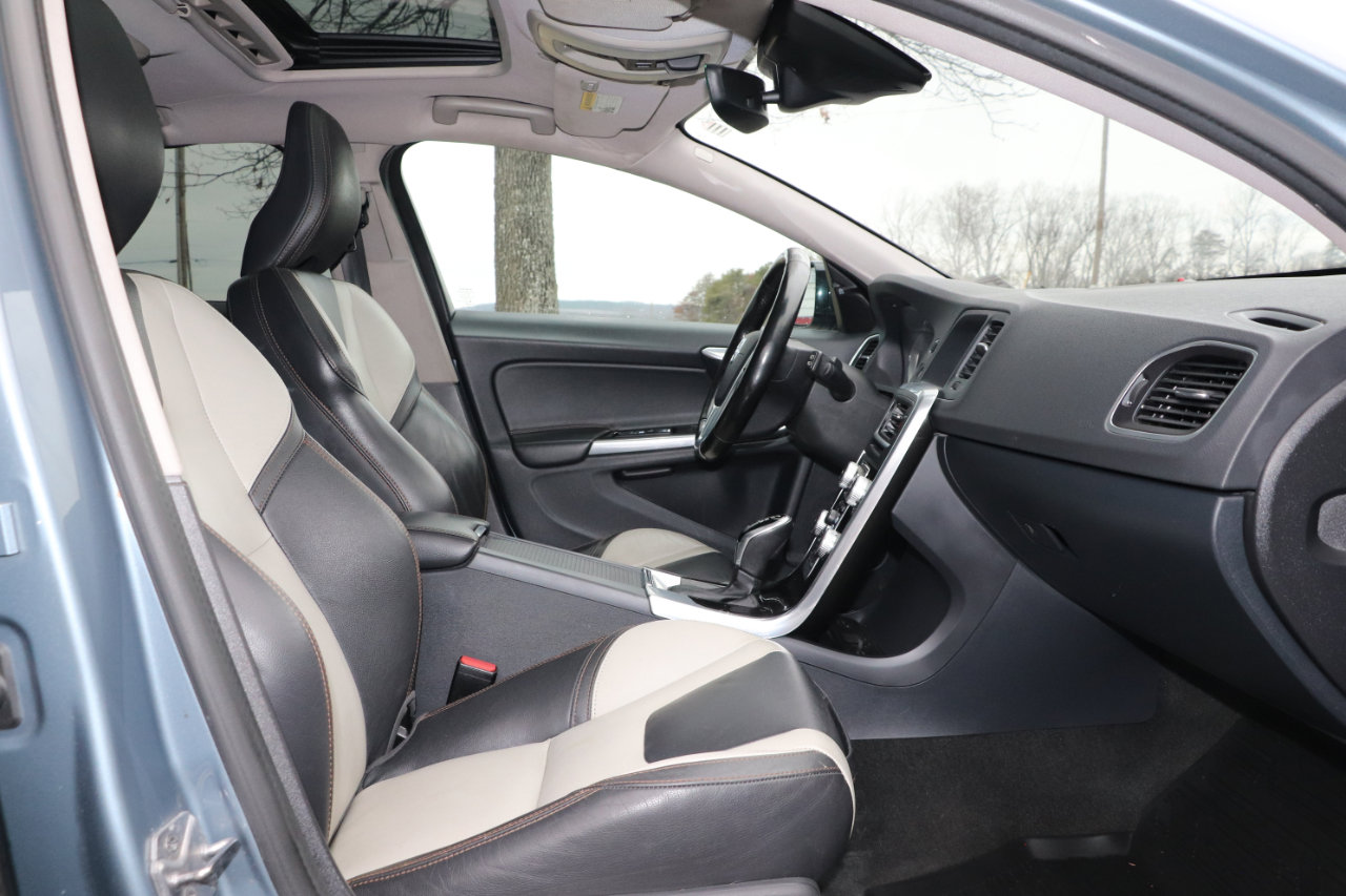 Used 2017 Volvo V60 T5 Cross Country w/ Climate Package image 31
