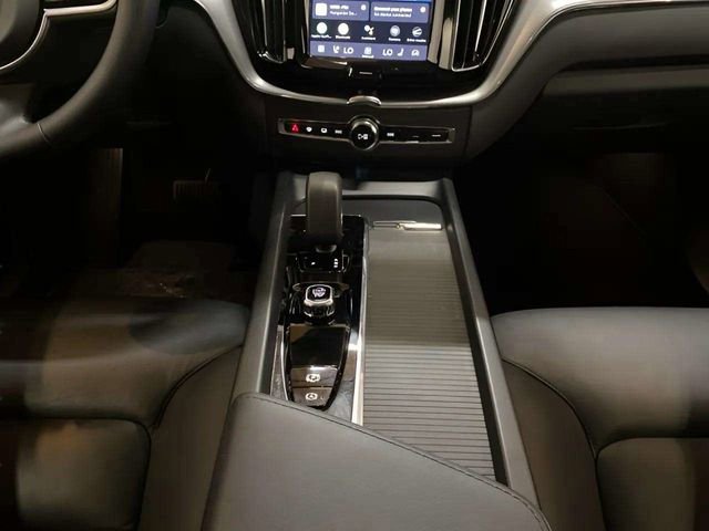 Used 2025 Volvo XC60 B5 Core AWD/4WD image 15