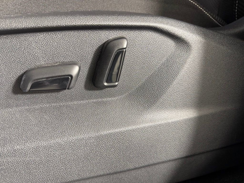 Used 2025 Volkswagen Atlas Cross Sport SE AWD/4WD image 23