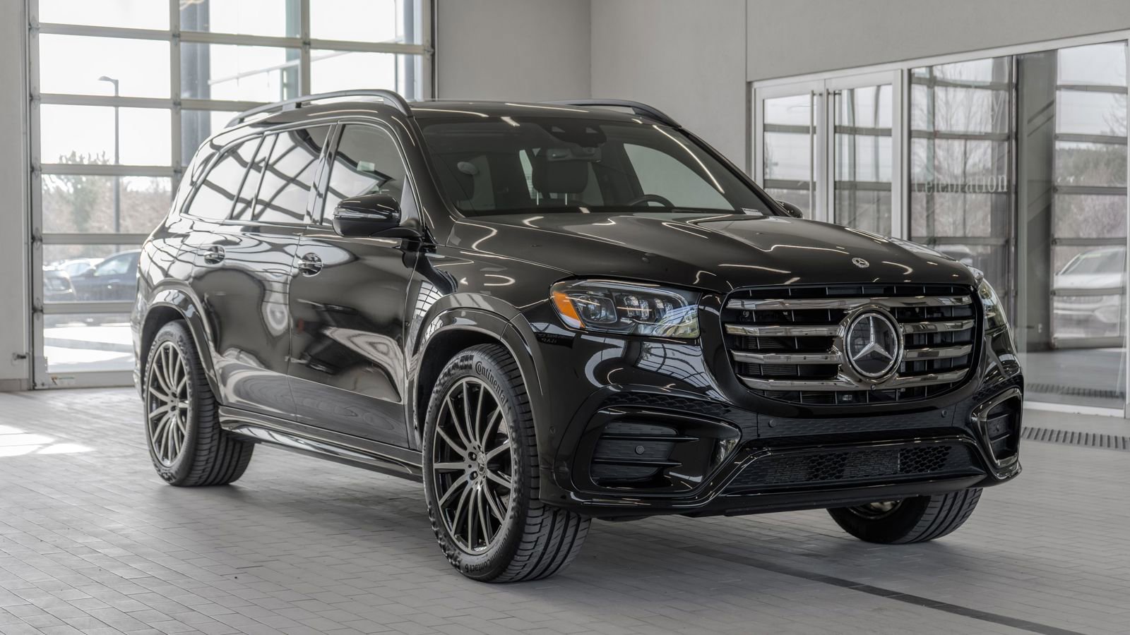 Used 2025 Mercedes-Benz GLS 450 4MATIC w/ AMG Line Exterior image 21