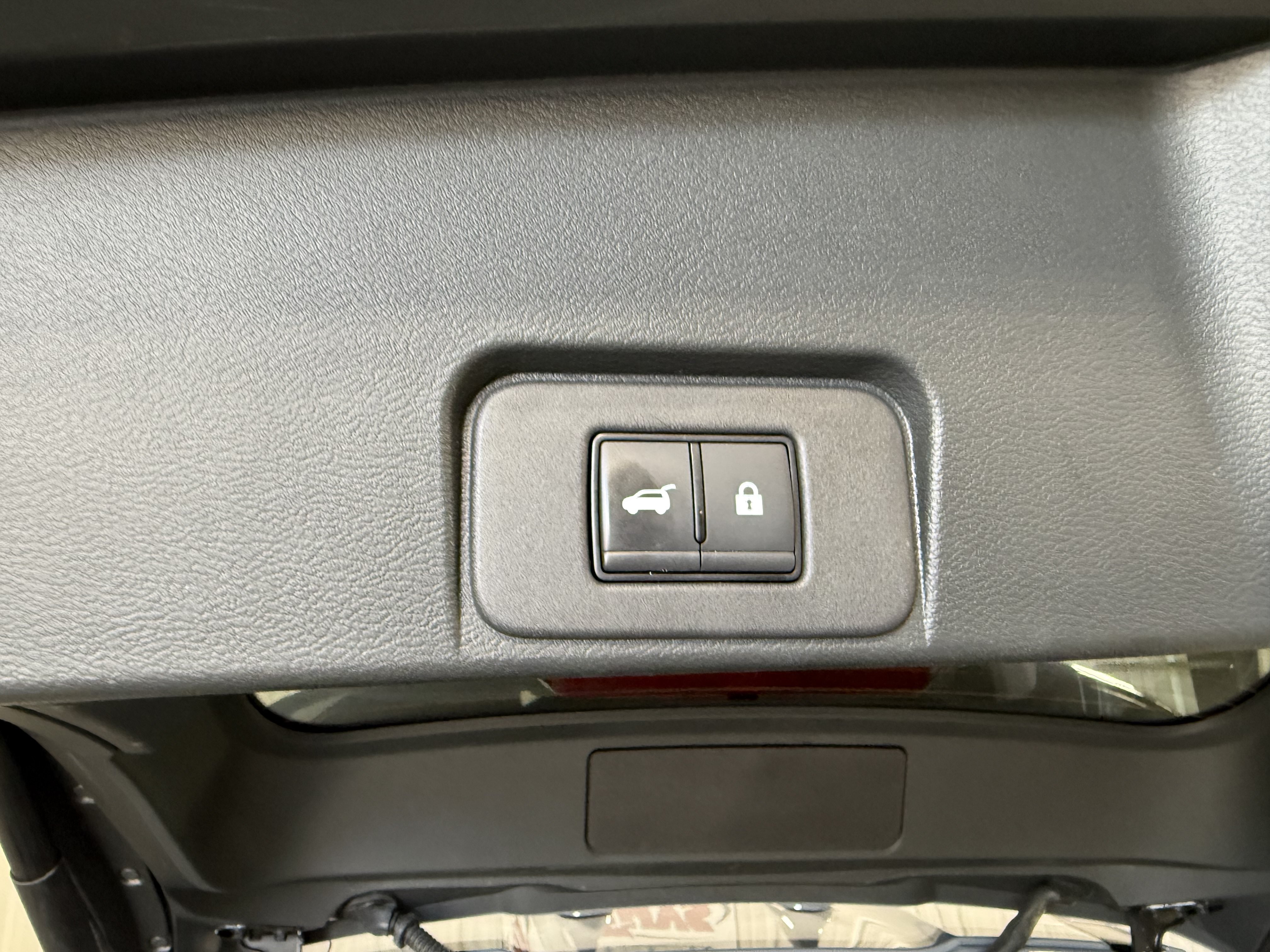 Used 2025 Nissan Rogue SL w/ Tech Package AWD/4WD image 6