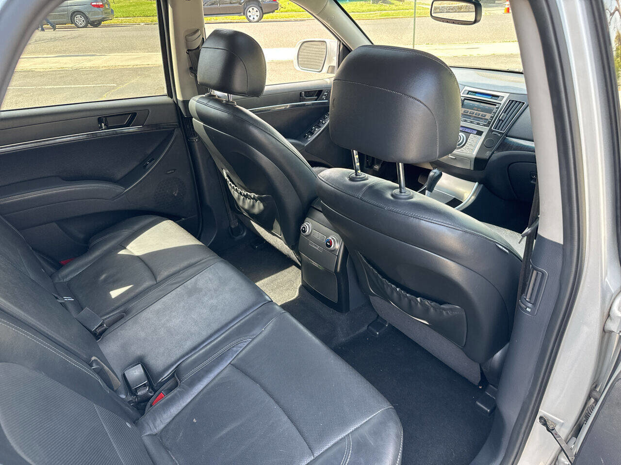 Used 2010 Hyundai Veracruz Limited w/ Navigation Pkg 3 image 7