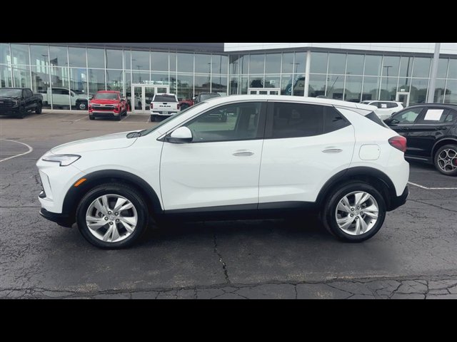 Certified 2024 Buick Encore GX Preferred w/ Comfort Package FWD image 5