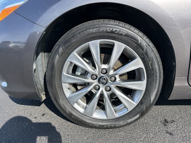 Used 2015 Toyota Camry XLE w/ Moonroof Package image 29