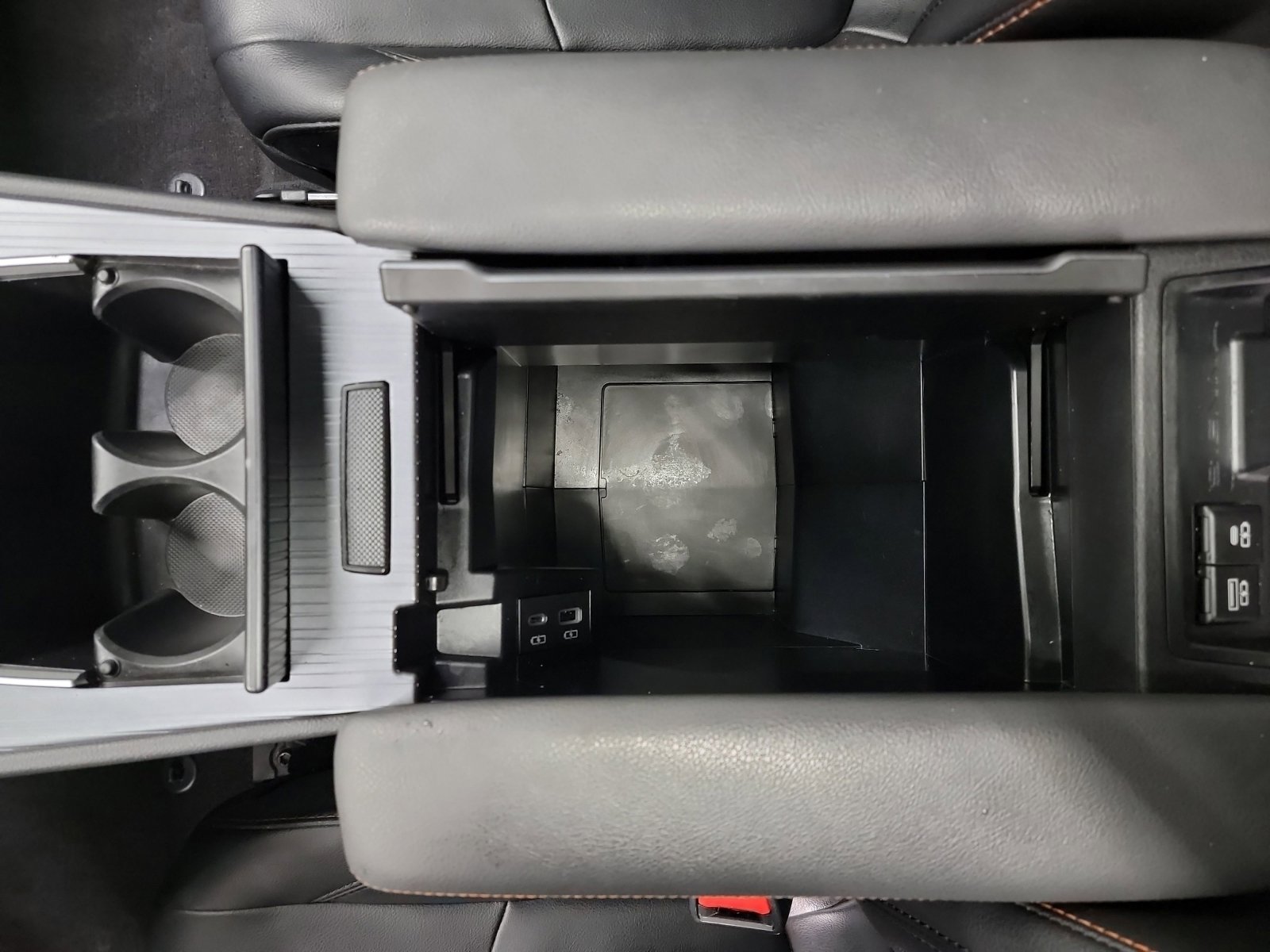 Used 2021 Toyota Sienna XSE w/ XSE Plus Package image 18