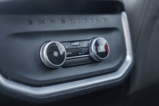 Used 2025 Ford Expedition Active image 52