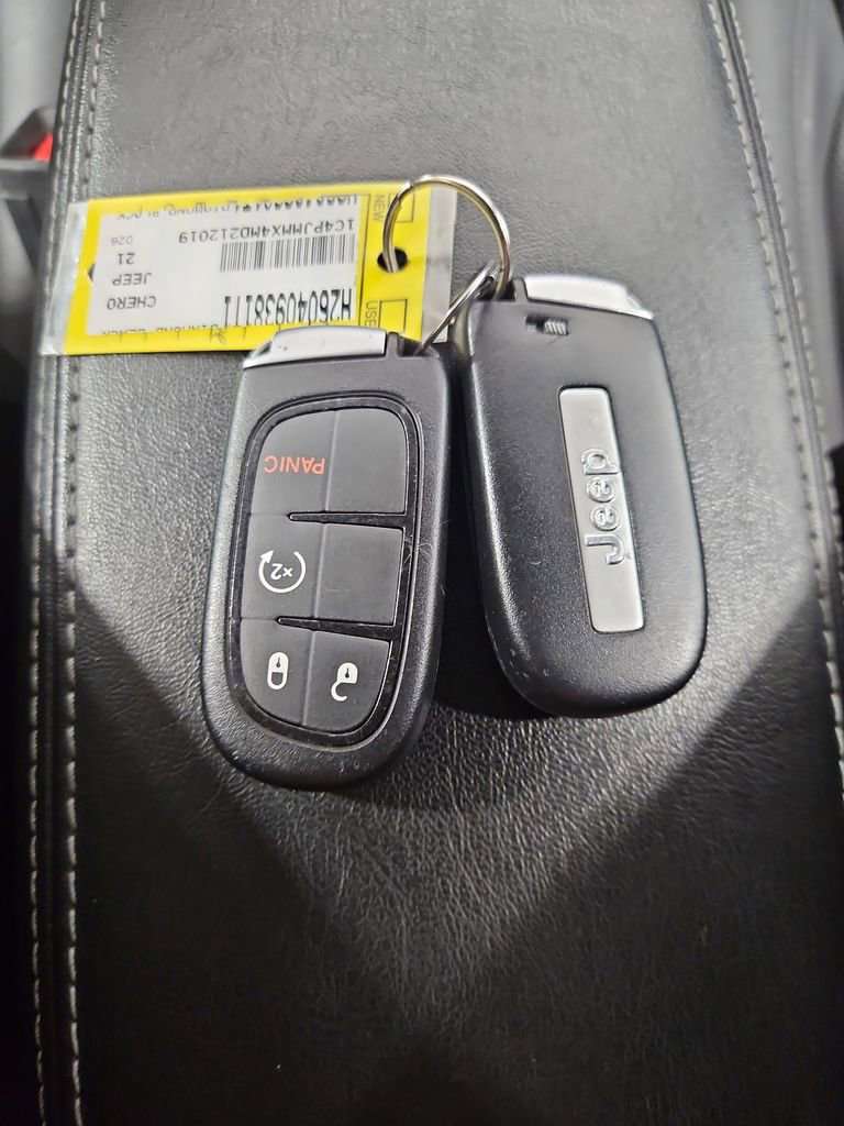 Used 2021 Jeep Cherokee Latitude Lux w/ Mopar Interior Package AWD/4WD image 28