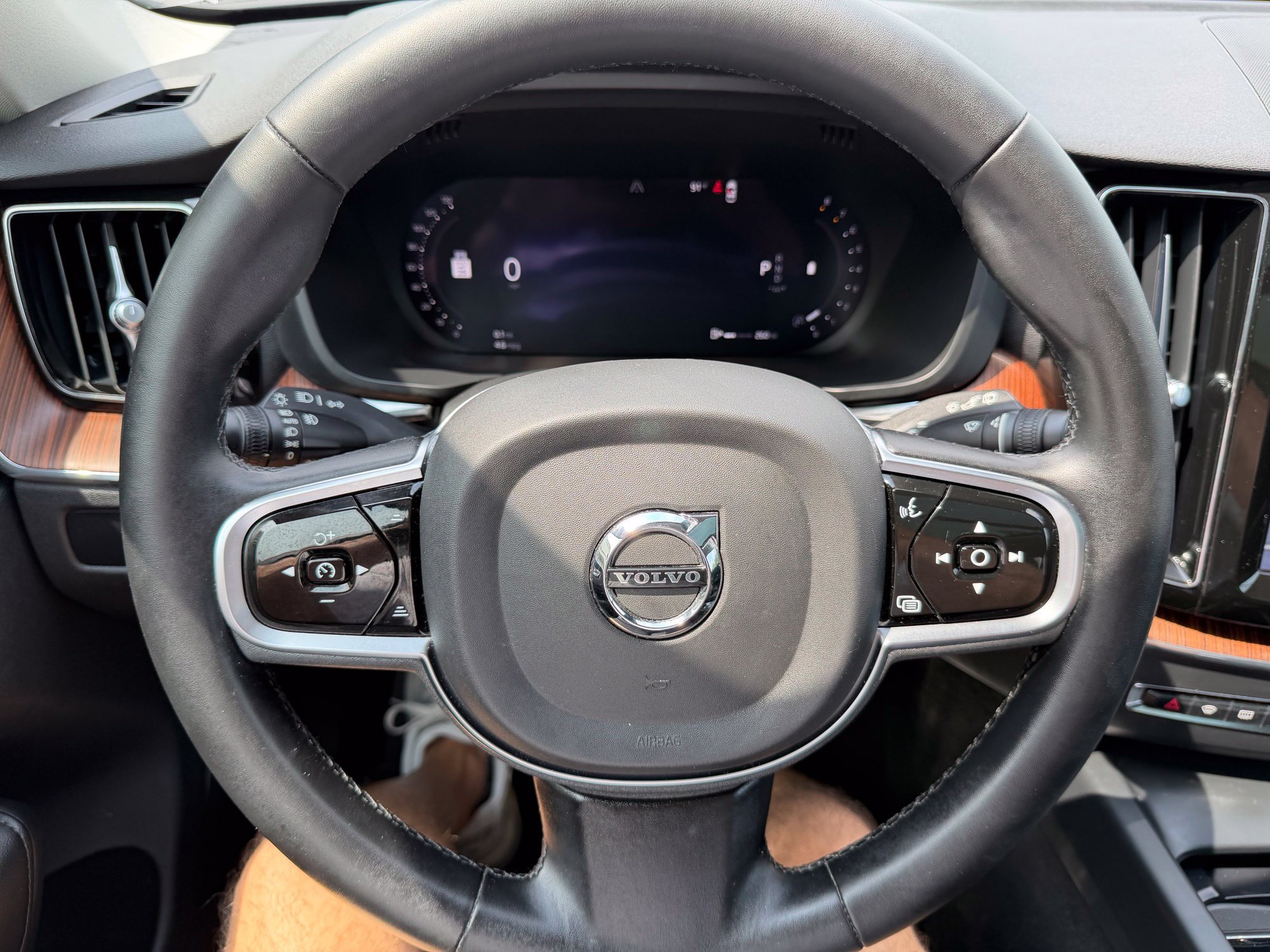 Used 2023 Volvo XC60 B5 Plus AWD/4WD image 19