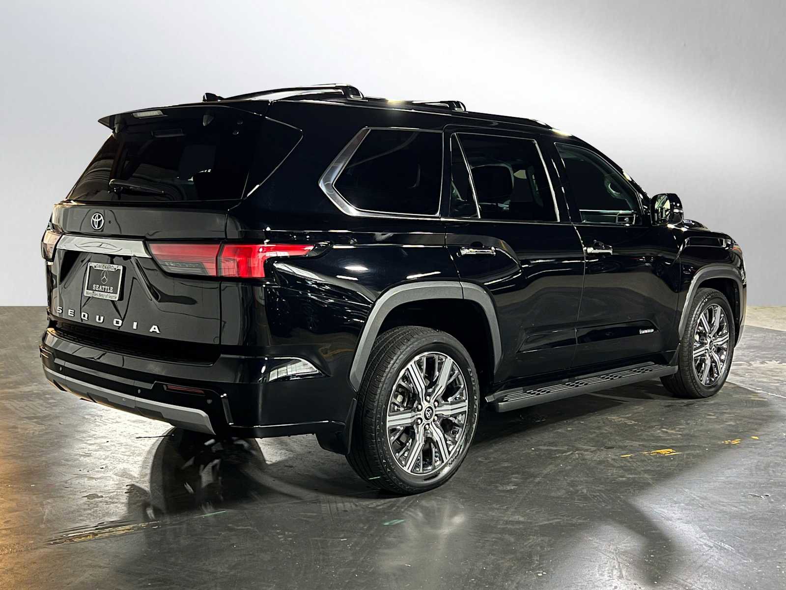 Used 2023 Toyota Sequoia Limited image 3