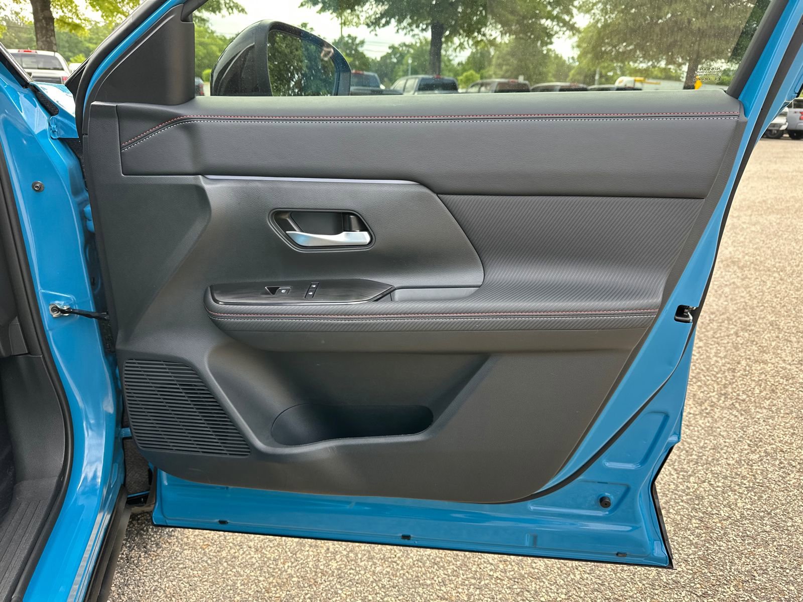 Used 2025 Nissan Kicks SR FWD image 12