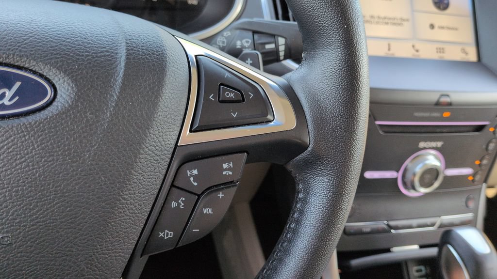 Used 2018 Ford Edge Titanium FWD image 20