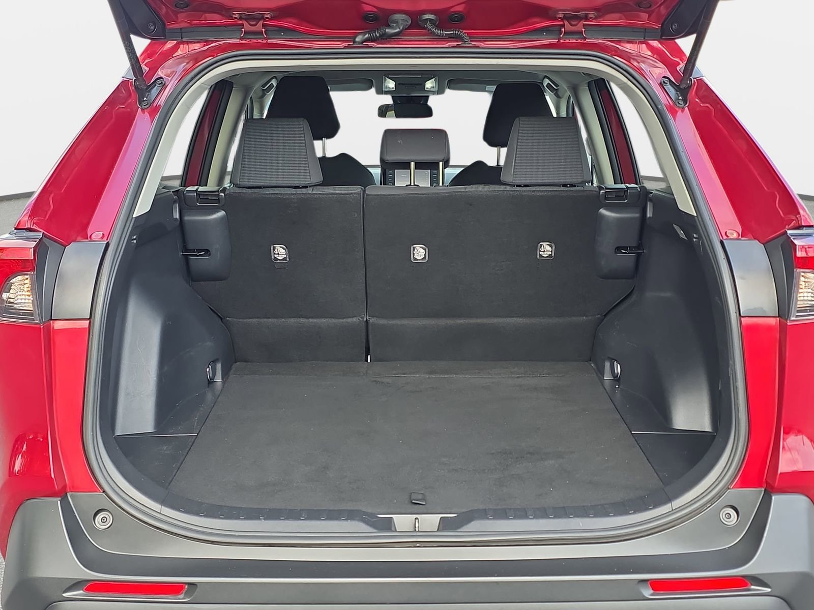 Used 2021 Toyota RAV4 LE image 12