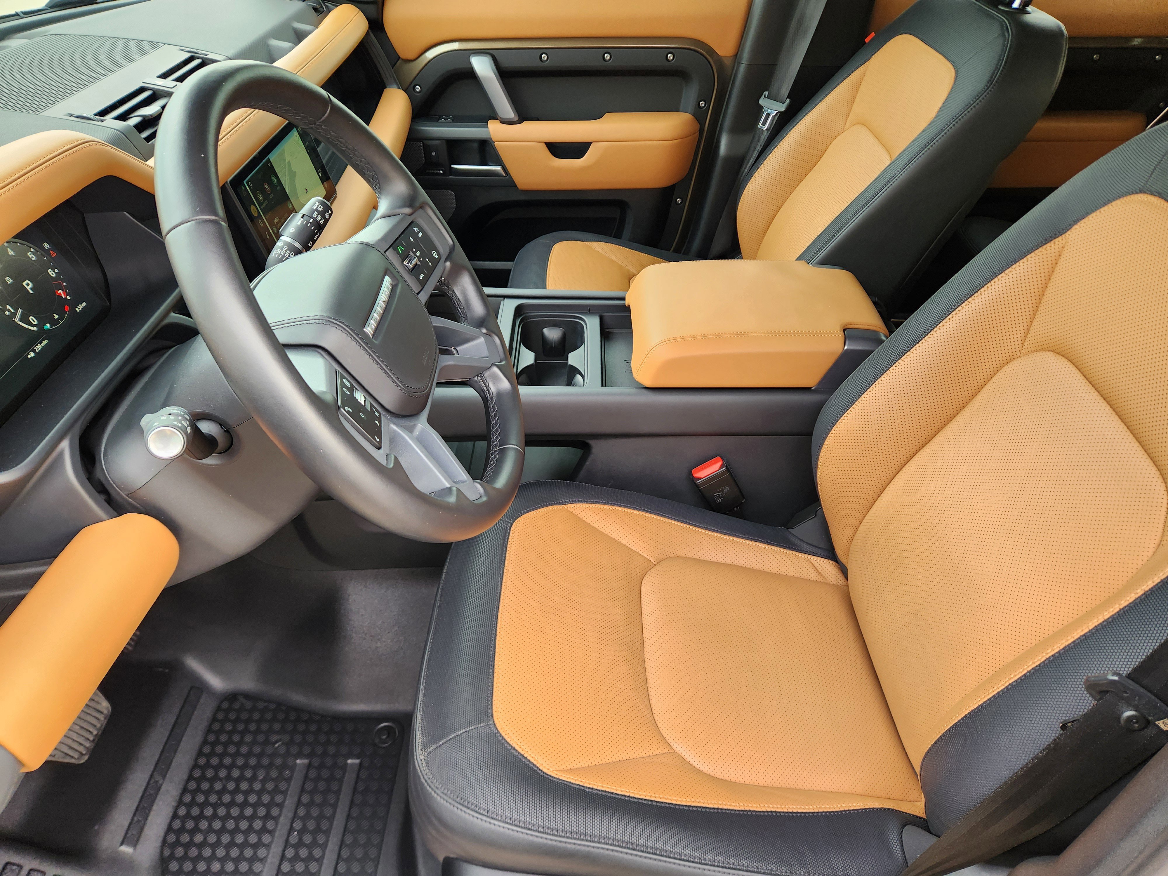 Certified 2024 Land Rover Defender 110 X-Dynamic SE AWD/4WD image 8